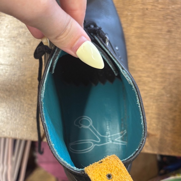 Stylish Black Heeled Boots for Women - Picture 5 of 6